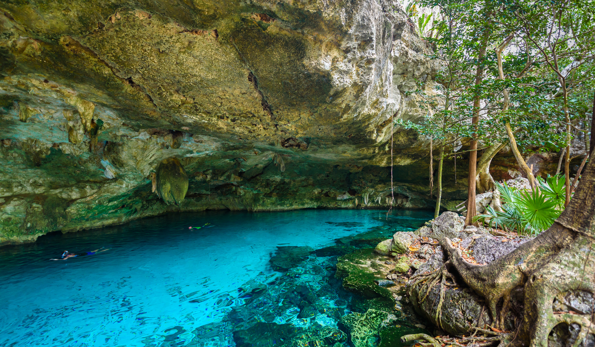 Dos Ojos cenote